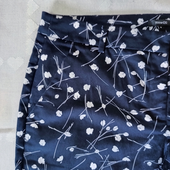 RW&CO Floral Pattern Spring/Summer Capris - Picture 3 of 6